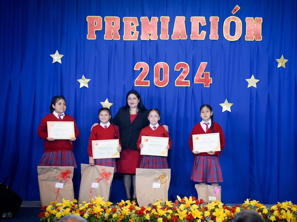 PREMIACIÓN DE ALUMNAS DESTACADAS 2024: CELEBRANDO EL ESFUERZO Y LA EXCELENCIA