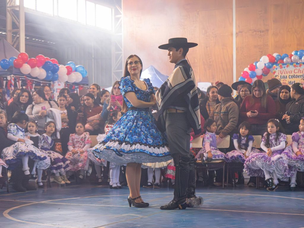 NUESTRAS FAMILIAS BAILARON CON EL CORAZÓN EN NUESTRA TRADICIONAL CUECADA